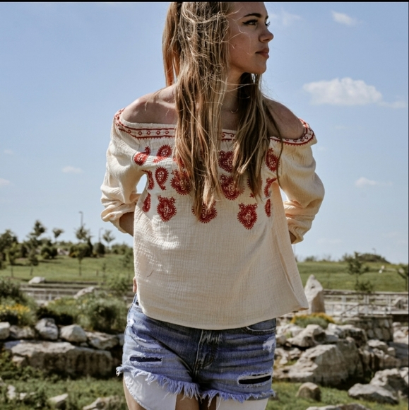 RELISTED Embroidered off shoulder top - Picture 5 of 6